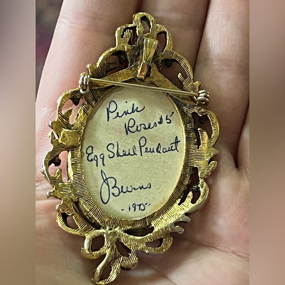 Vintage 1970 Signed Egg Shell With Transfer-ware Roses Brooch Pendant - Picture 6 of 8